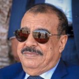 اللواء بن بريك يُعزّي في وفاة الشخصية الرياضية والعسكرية عوض بامؤمن