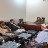 مدير عام أوقاف شبوة يلتقي أهالي حي (611) بعتق للحفاظ على دور العبادة والمرافق الدينية