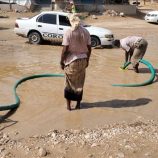 مكتب الأشغال العامة و الطرق بمديرية القطن يقوم شفط مياه الأمطار من الشوارع العامة