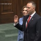 رئيس بولندا يؤدي اليمين الدستورية