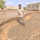 270 أسرة محاصرة وسط السيول في لحج