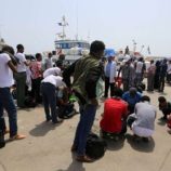 غرق 68 مهاجرا أفريقيا وفقدان العشرات على متن قارب قبالة سواحل أبين