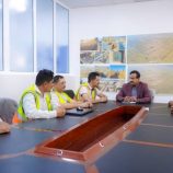 بتمويل إماراتي.. محافظ شبوة يتفقد اللمسات الأخيرة لمشروع الطاقة الشمسية في عتق