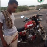 حزام أبين يضبط متهماً بسرقة الدراجات النارية