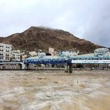 مركز الإنذار المبكر في حضرموت يحذر من منخفض جوي محمل بالسيول والعواصف