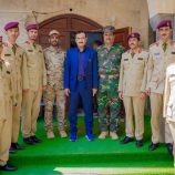 المحافظ بن الوزير يستقبل خريجي كلية زايد، ويؤكد المطالبة بإنشاء الكلية البحرية في شبوة