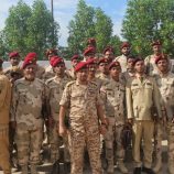 العميد النوبي يكرم ضباط خريجي كلية زايد العسكرية والكلية الحربية عدن