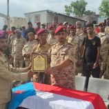 العميد النوبي يكرم ضباط خريجي كلية زايد العسكرية والكلية الحربية عدن