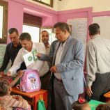 أبين..توزيع المستلزمات التعليمية للطلاب بدعم من مركز الملك سلمان للاغاثة