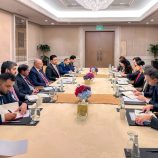 الرئيس الزُبيدي ونائبه اللواء البحسني يلتقيان سفيري بريطانيا وفرنسا والقائم بأعمال السفير الأمريكي لدى بلادنا