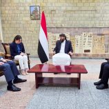 المحرّمي يلتقي سفير الولايات المتحدة ويؤكد أهمية الدعم الأمريكي للإصلاحات الاقتصادية ومكافحة الإرهاب