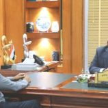 محافظ حضرموت يلتقي بخبير الطاقة والنفط والغاز المهندس عمر الحيقي