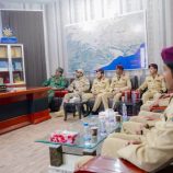 محافظ شبوة يستقبل خريجي كلية زايد للعلوم العسكرية