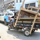 تدشين حملة نقل باعة القات من وسط الأحياء السكنية الي سوق ناصر بالمعلا