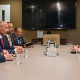 الرئيس الزُبيدي يلتقي رئيس لجنة الإنقاذ الدولية