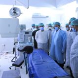 وكيل حضرموت يدشن المخيم الطبي المجاني للعيون في مديرية تريم