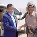 محافظ شبوة يوجه اعتماد مشروع مدرسة وخزان مياه لمنطقة لَجَب بمديرية عتق