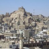 مليشيات الحوثي تقتحم الجامع الكبير برداع ويعيّنون قياديًا تابعًا لهم لإدارته