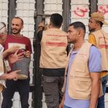 إغلاق سوبر ماركت مخالف في مديرية المنصورة بالعاصمة عدن