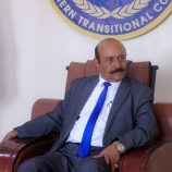 رئيس تنفيذية انتقالي شبوة يطمئن على صحة رئيس عمليات ألوية المشاة بالقوات البرية الجنوبية