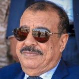 اللواء بن بريك يُعزّي الإعلامي سقاف مشهور الكاف بوفاة والدته