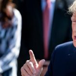 قيود هجرة جديدة من إدارة ترامب تهدد فرص اليمنيين في الإقامة الدائمة بأميركا