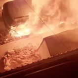 عصابة مجهولة تحرق سيارة مواطن أمام منزله في صنعاء