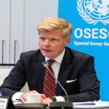 المبعوث الأممي يكشف نتائج مشاوراته مع قيادات الحوثيين والحكومة في عُمان والبحرين