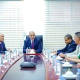 الرئيس الزُبيدي يتفقد سير العمل بوزارة الصناعة والتجارة