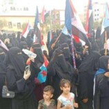 حشد نسائي في ساحة كلية ردفان للمطالبة بإعلان دولة الجنوب العربي