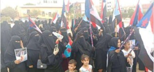 حشد نسائي في ساحة كلية ردفان للمطالبة بإعلان دولة الجنوب العربي