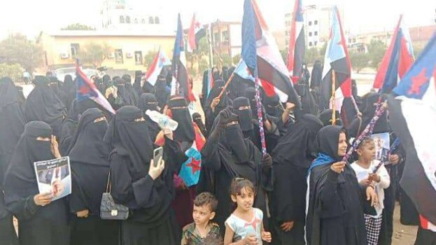حشد نسائي في ساحة كلية ردفان للمطالبة بإعلان دولة الجنوب العربي