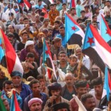 تواصل التوافد الجماهيري إلى ساحة الاعتصام المفتوح بالعاصمة عدن