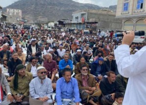 أبناء الضالع يؤدون صلاة الجمعة في ساحة الاعتصام المفتوح تحت شعار “الثبات والتمكين