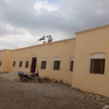 رفع علم دولة الجنوب في المدارس ومرافق السلطة المحلية والأمنية في بروم ميفع بساحل حضرموت