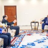 الرئيس الزبيدي يوجه وزير الصحة بإيلاء اهتمام خاص لمستشفى سقطرى ويناقش خطط تأهيل الصداقة والجمهورية