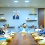 محافظ عدن يوجّه باتخاذ إجراءات صارمة ضد أي محاولات للاحتكار أو التلاعب بالأسعار