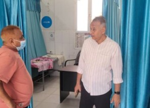 الجاوي يتفقد سير العمل واحتياجات المجمع الصحي ومركز العلاج الطبيعي تمهيدًا لدعمهما بالبرنامج الاستثماري