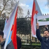 وقفة احتجاجية لأبناء الجنوب أمام السفارة السعودية في لندن تنديداً بقصف المدنيين وعسكرة المدن