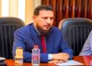 دعوة المحافظ شيخ الى عمل مراجعة شاملة في العاصمة عدن