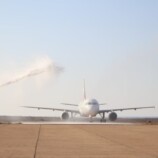 مطار سقطرى يستقبل أولى رحلات الخط الدولي الجديد بين جدة وسقطرى