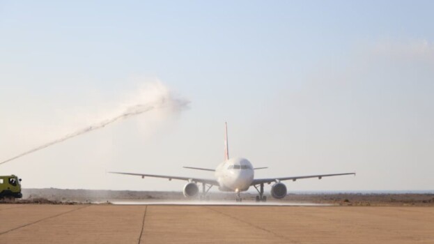 مطار سقطرى يستقبل أولى رحلات الخط الدولي الجديد بين جدة وسقطرى