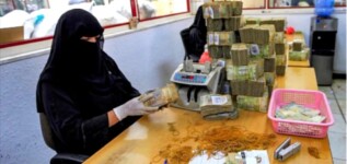 تسريح غير مسبوق لموظفي البنوك في مناطق سيطرة الحوثي