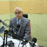 في لقاء عبر إذاعة صوت الجامعة.. نائب رئيس جامعة عدن يكشف خطط تطوير الخدمات الطلابية