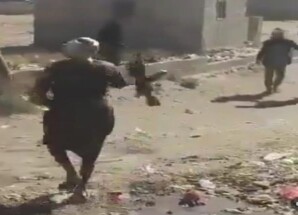 50 مسلحاً حوثياً يداهمون منزل امرأة من “ريمة”