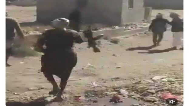 50 مسلحاً حوثياً يداهمون منزل امرأة من “ريمة”