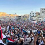 عشرات الآلاف في مسيرة “الثبات والصمود” بسيئون تأييداً للمجلس الانتقالي