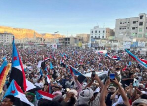 عشرات الآلاف في مسيرة “الثبات والصمود” بسيئون تأييداً للمجلس الانتقالي