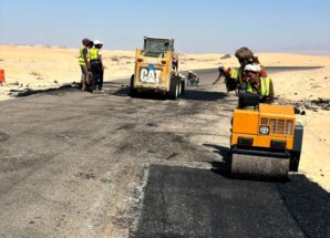 أعمال صيانة وتأهيل للخط العام النشيمة – عين با معبد وخط رضوم الفرعي بمحافظة شبوة