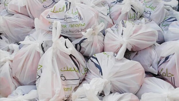 حامل المسك الخيرية” ترسم البسمة على وجوه 54 أسرة بشبوة